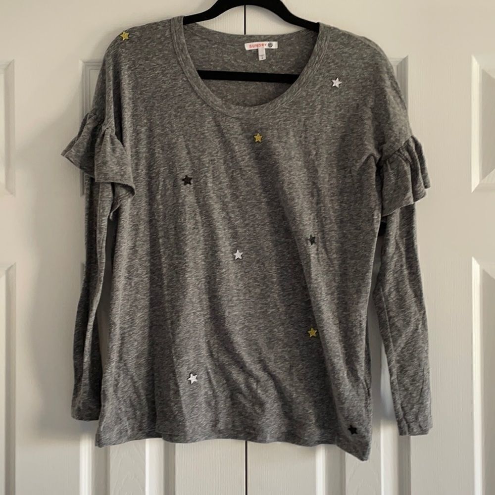 Sundry Grey with Stars L/S Tee w/ Ruffle Arms